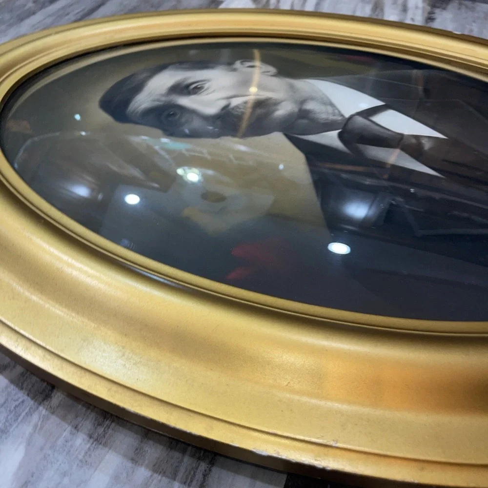 Vintage Man Picture Gold Oval Frame Bubble glass Ancestry Chicago Portrait